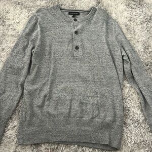 Men’s grey sweater
